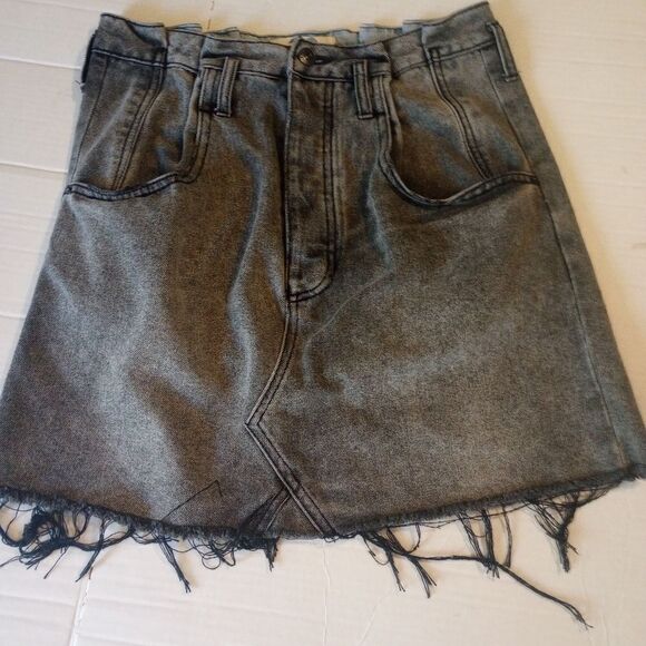 Free people button fly denim skirt with pleated waist band and raw fri… - Picture 2 of 9
